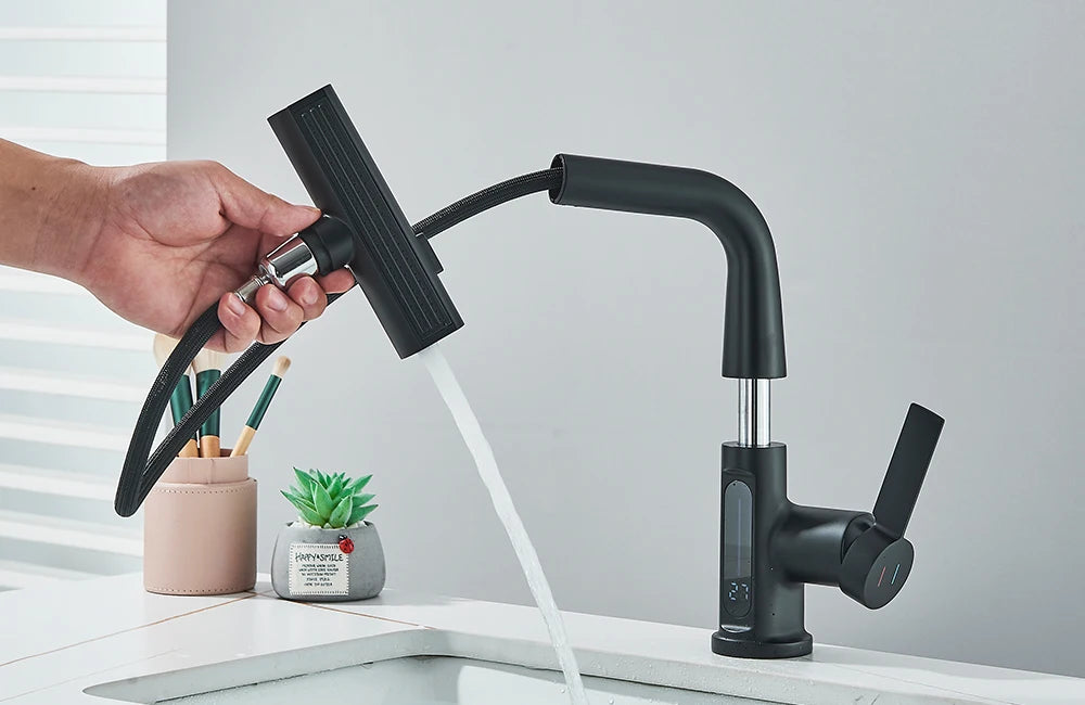 Intelligenter Wasserhahn mit Temperaturanzeige – Eleganz und Technik für Ihr Badezimmer