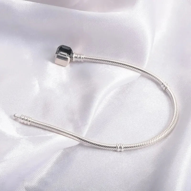 Handgefertigtes 925er Silberarmband – Eleganz in ihrer reinsten Form